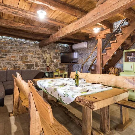 Vakantiehuis Amazing In Veprinac